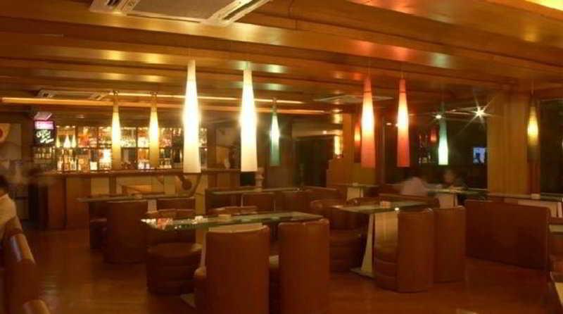 The Shelton Grand Hotel Bangalore Exterior foto